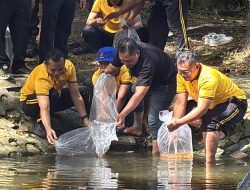 Ditpolairud Polda NTB Dukung Ketahanan Pangan melalui Tabur Benih Ikan di Kolam Loang Baloq