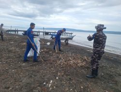 Kapal Polisi XXI-2014 Ditpolairud Polda NTB Rutin Laksanakan Bersih Pantai di Dusun Sigi Dompu