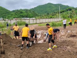 Ditpolairud Polda NTB Gotong Royong Perbaiki Jalan Bersama Masyarakat Sekotong