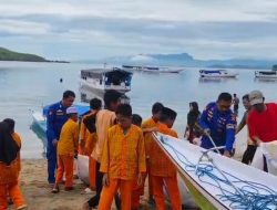 Kapal Polisi XXI-1001 Gelar Bersih Pantai Bersama Pelajar di Gili Tapan Sumbawa