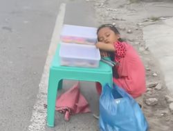 Masih Belia, Sudah Berjuang Sejak Subuh: Bocah Penjual Donat di Medan Ini Bikin Hati Teriris
