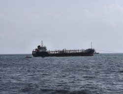 Nelayan Pesisir Bintaro Mataram Protes Aktivitas Kapal Depot Pertamina, Jaring Rusak dan Laut Diduga Tercemar