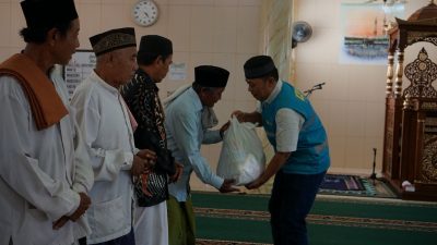 PLN UIW NTB Tebar Berkah Ramadan, Salurkan Santunan bagi Duafa, Yatim, dan Guru Ngaji
