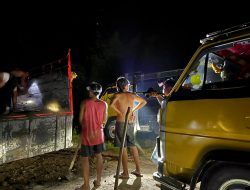 Calon Kades Kabul Ahmad Halim Turun Tangan Perbaiki Jalan Rusak, Sumbang Tanah dan Libatkan Relawan Tengah Malam