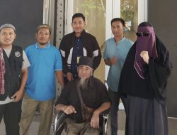 Tangis Haru di Bandara Lombok: NTBCare dan Relawan Pulangkan Pak Ate, Muallaf Asal Bandung yang Sakit Diabetes