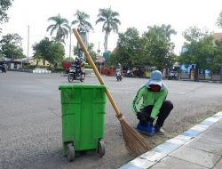 Muhammad Iqbal Ungkap Sistem Sapu Jalan di Dompu: Pagi hingga Sore Ada Petugas, Kenapa Kota Masih Terlihat Kumuh?