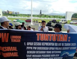 Ratusan Guru PPPK Paruh Waktu di Lombok Tengah Gelar Aksi Besar-besaran Tuntut Kenaikan Gaji