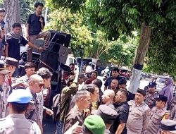 Marga Harun Cs Didesak Jadi Tersangka, Aksi AKSARA NTB di Kejati Ricuh dan Berujung Kejar-kejaran