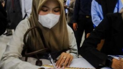 Di Usia yang Masih Muda, Ia Sudah Bertarung dengan Hidup: Kisah Gadis Lombok Timur Berjuang Mencari Kerja
