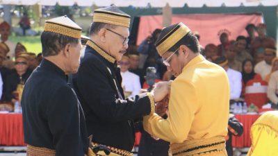 Bupati Dompu Bambang Firdaus Dianugerahi Gelar “MA KAPAHU RAWI”, Amanah Besar Jaga Marwah Budaya Daerah