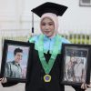 Wisuda Penuh Duka: Perjalanan Mechi Kharisma Yanti, Kehilangan Kedua Orang Tua di Tengah Mimpi yang Terwujud