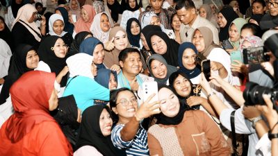 Lagu Bongkar Menggelegar di Depan Menteri Ara dan Gubernur NTB! Emak-Emak PNM Sambut Kebijakan Bunga Kredit di Bawah 8 Persen