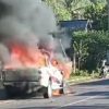 Emosi Warga Memuncak! Mobil Hilux Hangus Dibakar Usai Tabrak Motor di Dompu