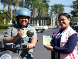 Srikandi PLN UP3 Selaparang Sosialisasikan Pemanfaatan PLN Mobile kepada Masyarakat Lombok Timur