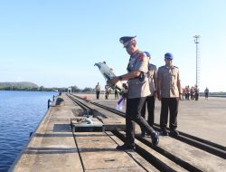 Hormati Jasa Pahlawan Sambut HUT ke-80 Bhayangkara, Polda NTB Gelar Tabur Bunga di Perairan Gili Mas