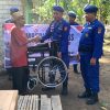 HUT ke-80 Polri, Ditpolairut Polda NTB Salurkan Bantuan Sosial Kepada Masyarakat Pesisir