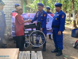 HUT ke-80 Polri, Ditpolairut Polda NTB Salurkan Bantuan Sosial Kepada Masyarakat Pesisir