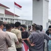 Kasus Combine Harvester Pokir DPRD KSB Mandek, FPT Gelar Aksi Tiga Hari di Kejari Sumbawa Barat