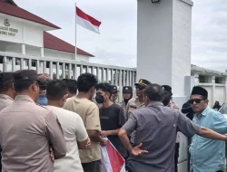 Kasus Combine Harvester Pokir DPRD KSB Mandek, FPT Gelar Aksi Tiga Hari di Kejari Sumbawa Barat