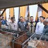 Dukung Program Desa Berdaya NTB, Bank NTB Syariah Salurkan Bantuan Budidaya Ayam Petelur untuk Masyarakat Desa Lendang Nangka Utara