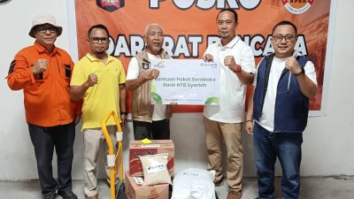 Tanggap Bencana Kebakaran Desa Adat Sade, Bank NTB Syariah Salurkan Bantuan Air Bersih dan Paket Sembako