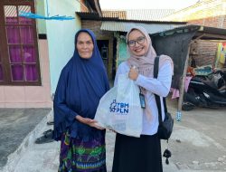 PLN UP3 Sumbawa Bersama YBM Salurkan 26 Paket Sembako bagi Warga yang Membutuhkan