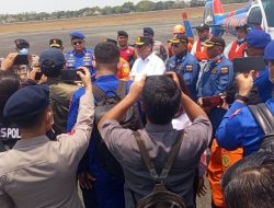 Helikopter Dauphin Polri Terbang ke Laut Kalimantan, Kombes Agus Herli Pimpin Misi Evakuasi Korban KM Virgo