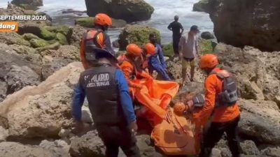 WNA Rusia Hilang di Tanjung Mebulu Ditemukan Tewas di Bawah Tebing, Evakuasi Berlangsung Dramatis