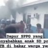 Video Detik-detik Amarah Warga! Dapur SPPG di NTB Dibakar Buntut Dugaan Keracunan Anak SD