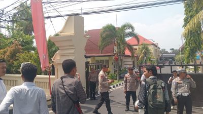 PUKAD NTB Geruduk Polda NTB, Desak Evaluasi Izin PO Titian Mas usai Dugaan Penipuan Tiket Online