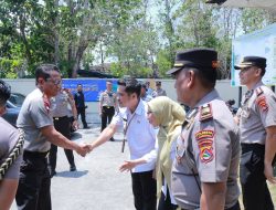 Kapolda NTB Turun Langsung Temui Warga Tanjung Karang Permai, Serap Aspirasi dan Perkuat Kamtibmas