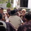 Demo di Kejari Praya, Warga Desak Kejelasan Kasus Dugaan Pemalsuan Dokumen oleh WNA